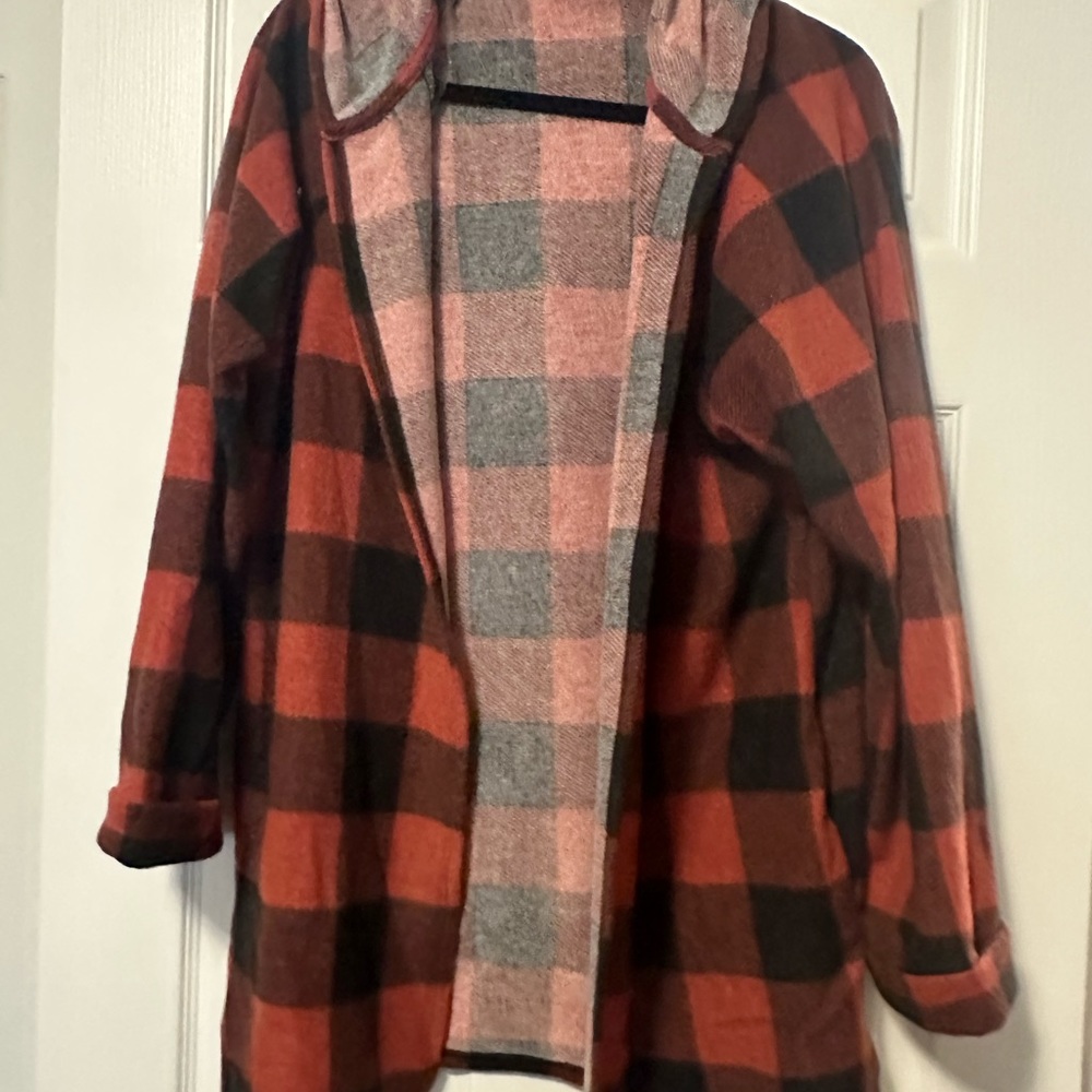 GeeGee buffalo plaid fleece open front cardigan with side pockets.  Size Large.